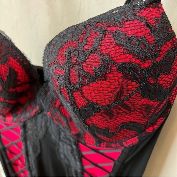 La Senza pinup mesh and lace corset bustiere, padded underwire, red & black, M - Picture 7 of 14